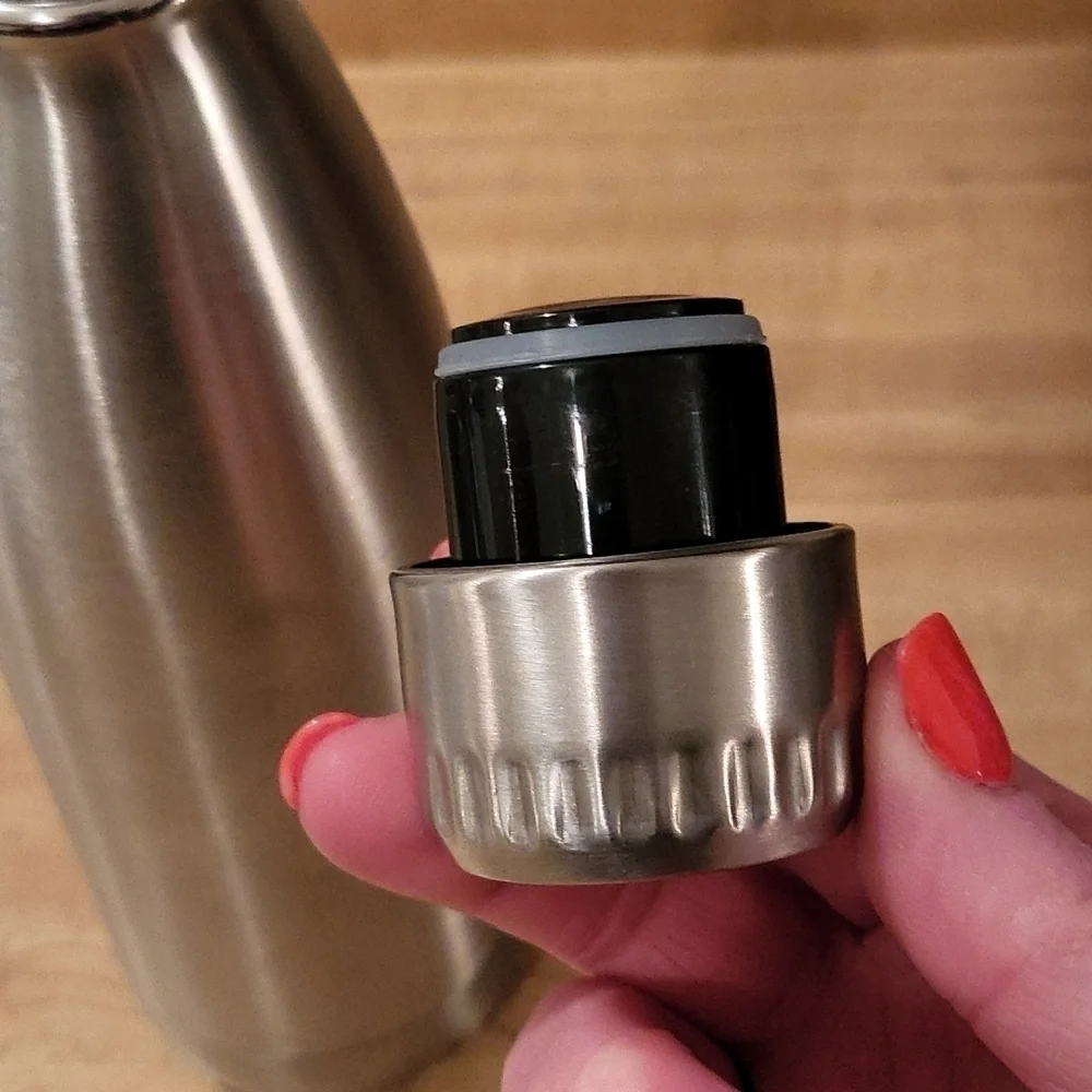 Stainless steel water bottle